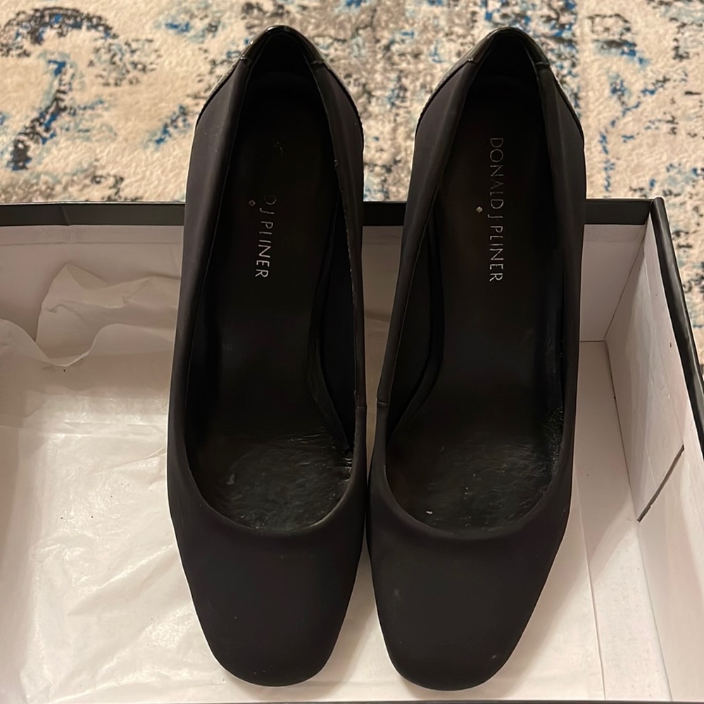 Donald J Pliner Palace Pumps, Black